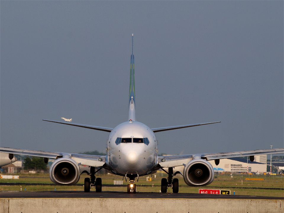 PH-XRZ Transavia Boeing 737-7K2(WL) - cn 33462 taxiing 15july2013 pic-001