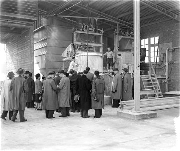 Persexcursie Eerste Amsterdamse Kalkmortelfabriek, Bestanddeelnr 906-3352 photo