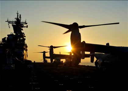 USS BOXER (LHD 4) 131122-N-PZ713-172 (11043521065)