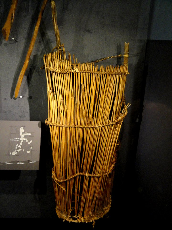 Twined backpack, Kayenta Anasazi, Pine Tree House, 900-1400 AD, phragmites - Natural History Museum of Utah - DSC07447
