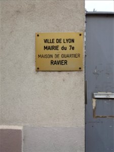 Lyon 7e - Rue Ravier, plaque Maison de quartier Ravier photo