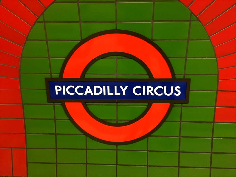 Picadilly Circus station roundel