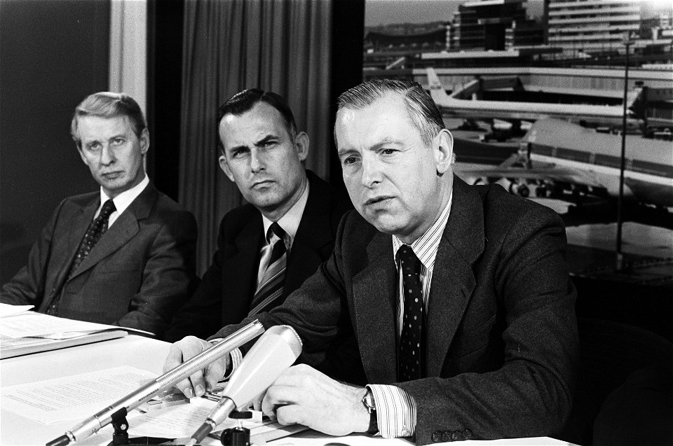 Persconferentie Rijksluchtvaartdienst naar aanleiding van resultaat onderzoek Te, Bestanddeelnr 929-9603