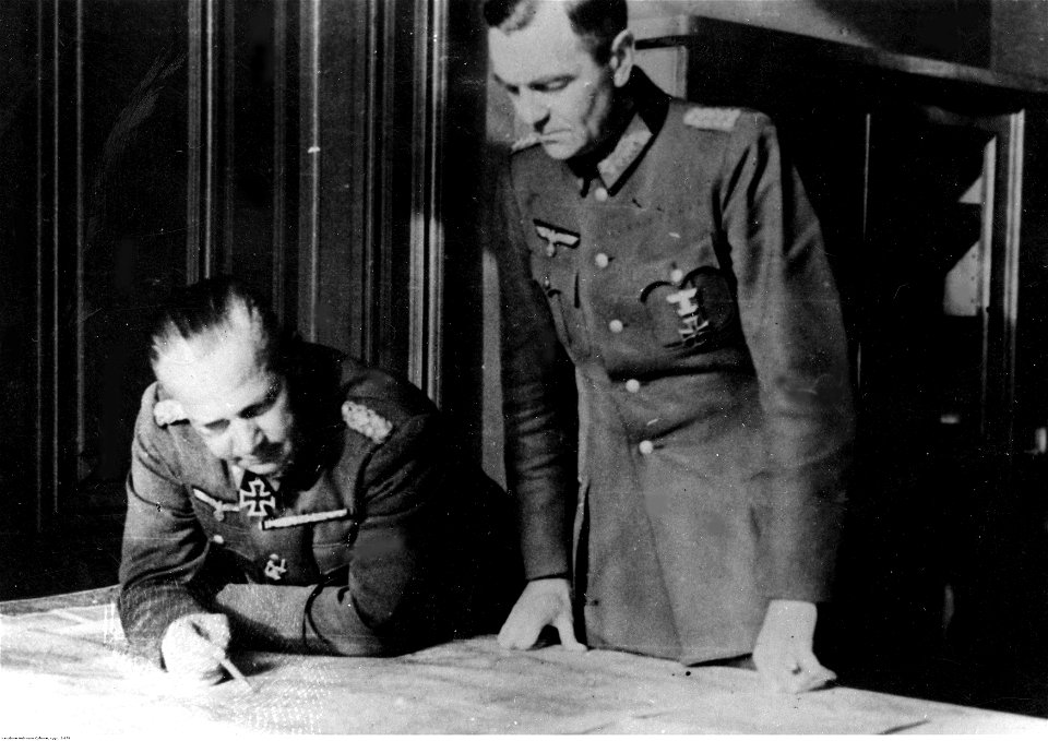 Narada dwóch dowódców niemieckich na froncie wschodnim (2-676)