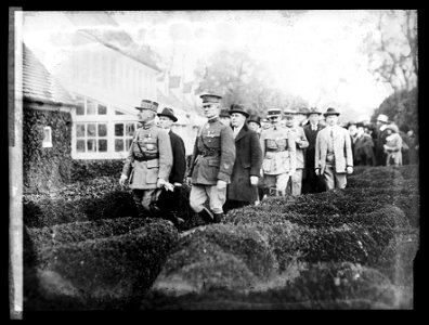 Marshal Foch at Mt. Vernon, (Virginia) LCCN2016823855 photo
