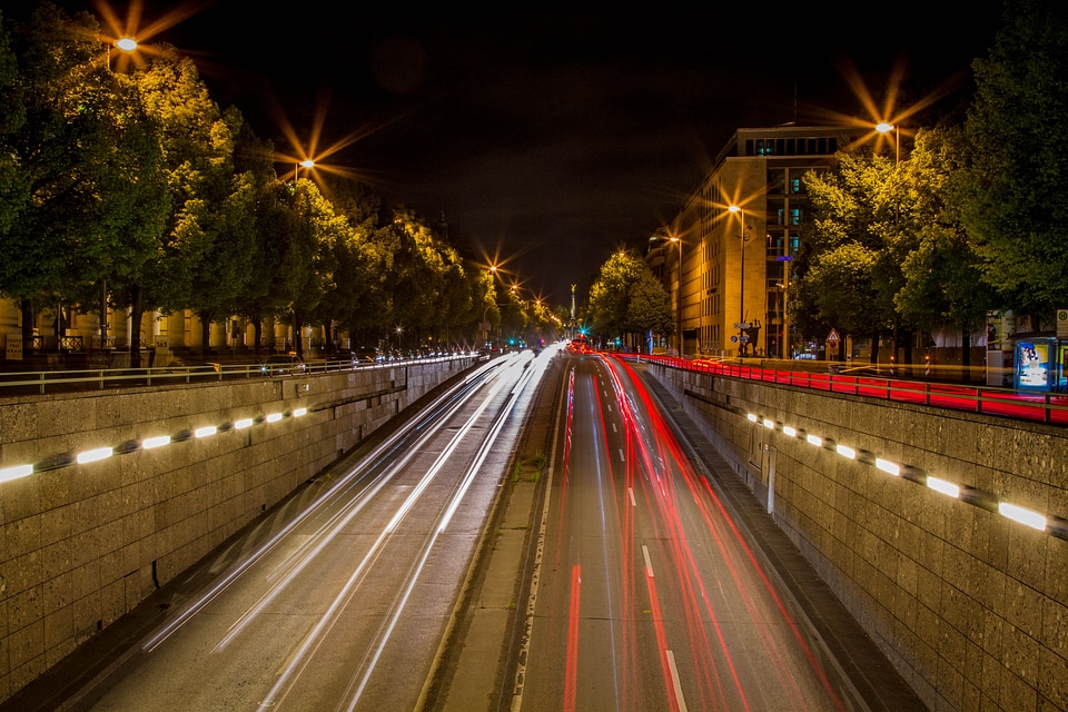 Light traces light tracks city