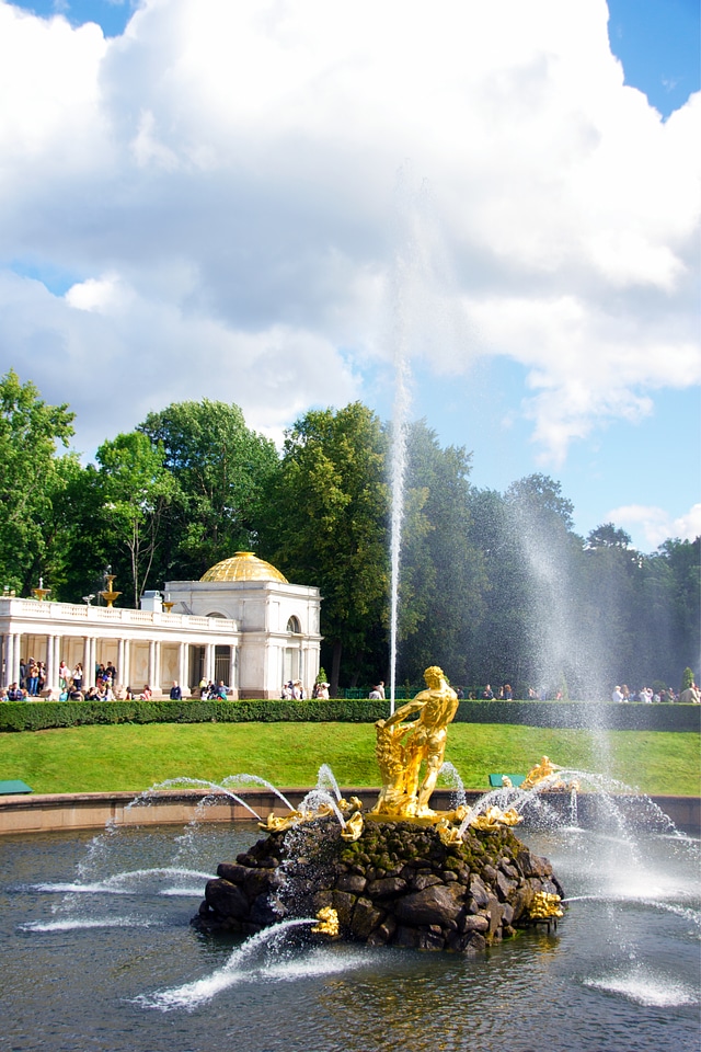 Samson and lion fountain