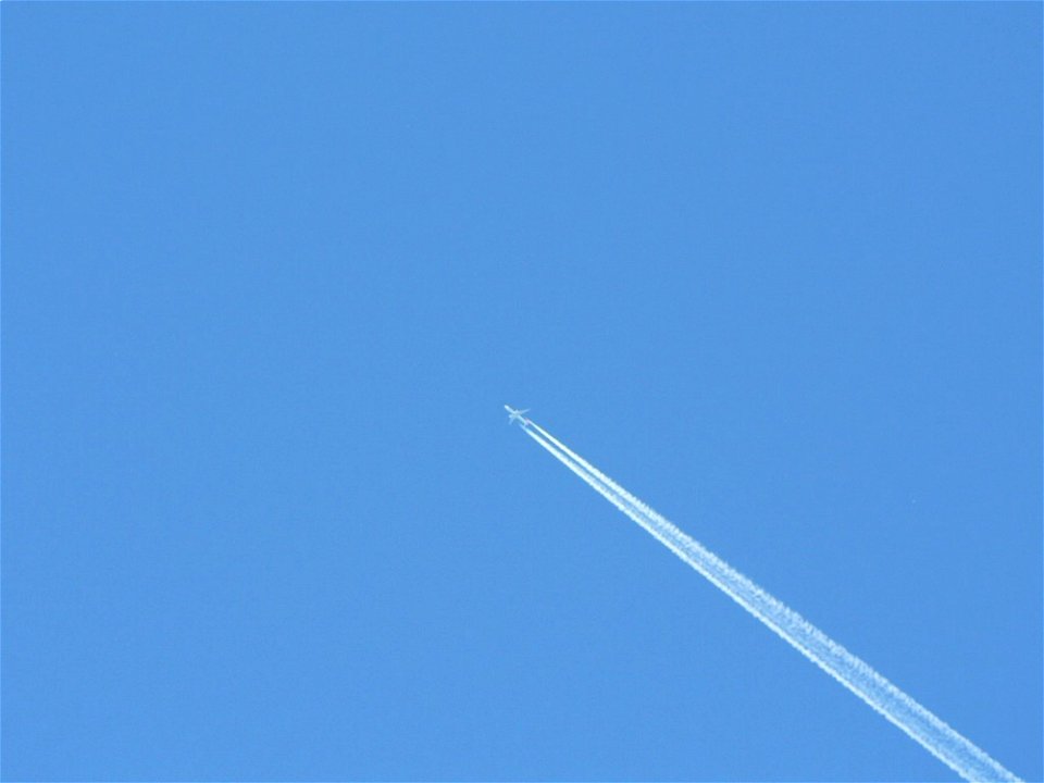 Airplane Condensation Trail
