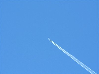 Airplane Condensation Trail