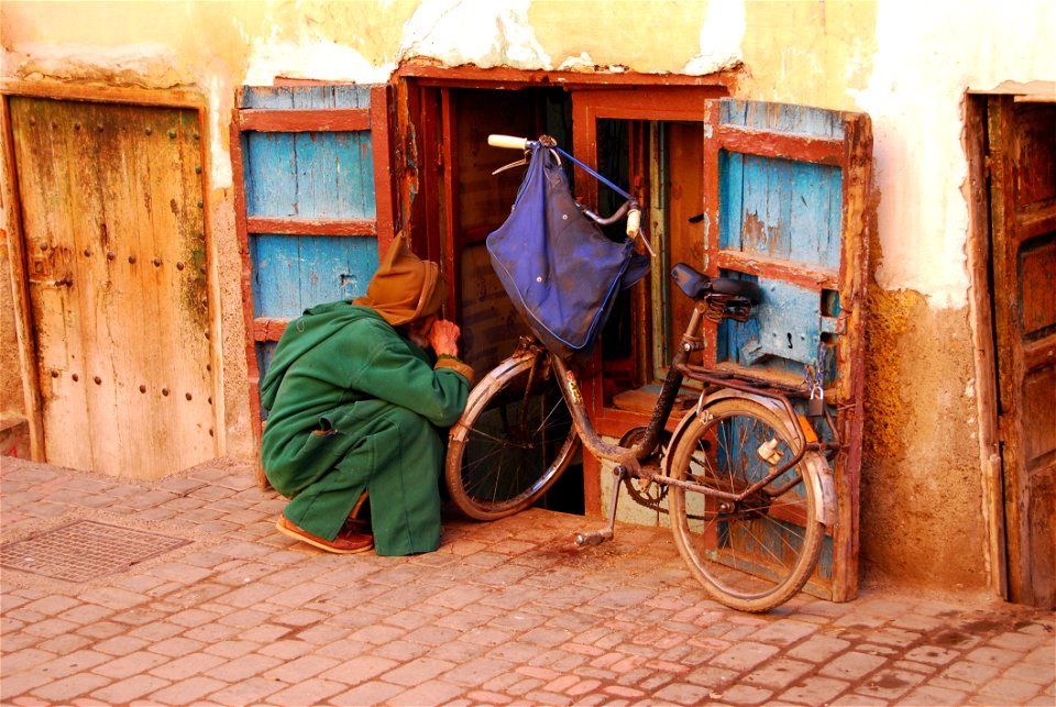 Bici Chilaba Y Ventana photo