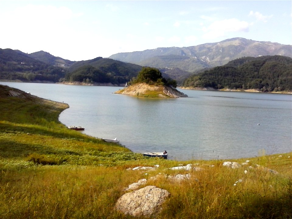 Lago Del Salto photo