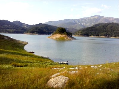 Lago Del Salto photo