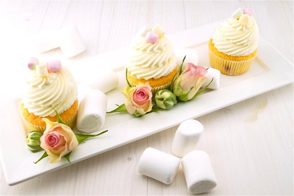 Frosted Marshmallow Cupcakes