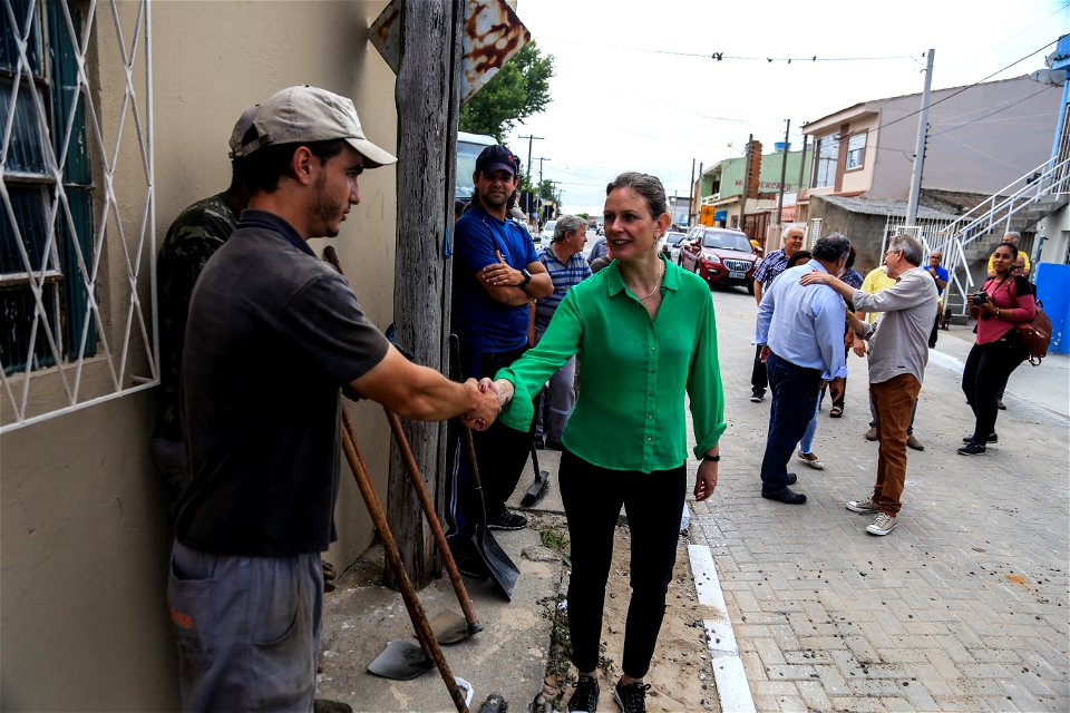 21.12.2017 - Prefeita Paula Mascarenhas e vice Idemar Barz visitam as obras no prolongamento da rua Paulo Guilayn