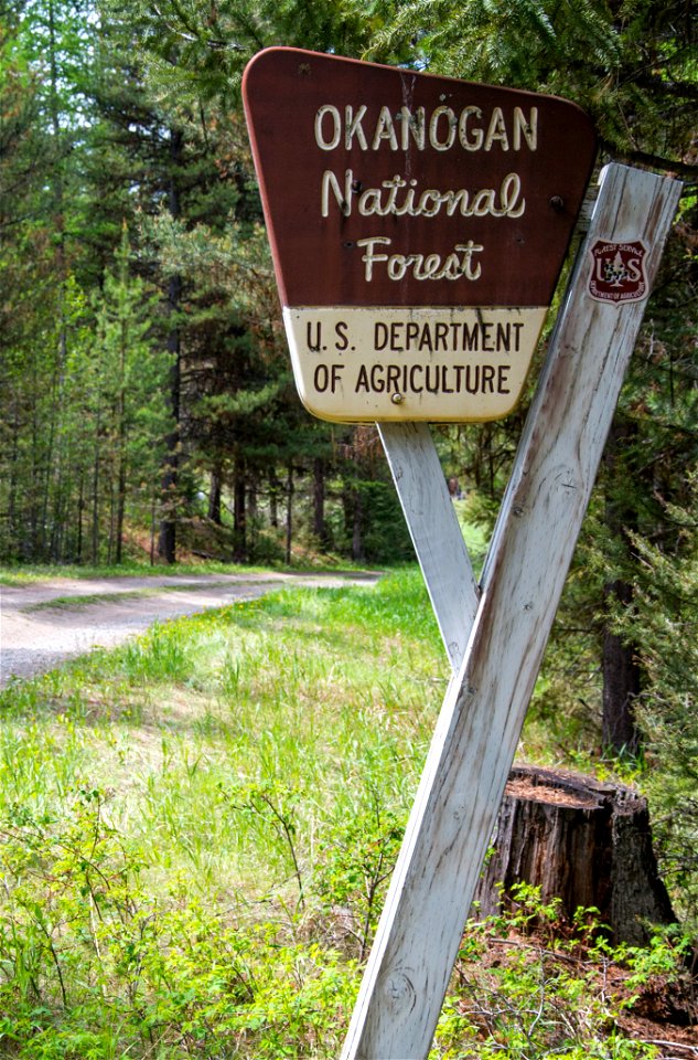 Okanogan National Forest portal sign (small)