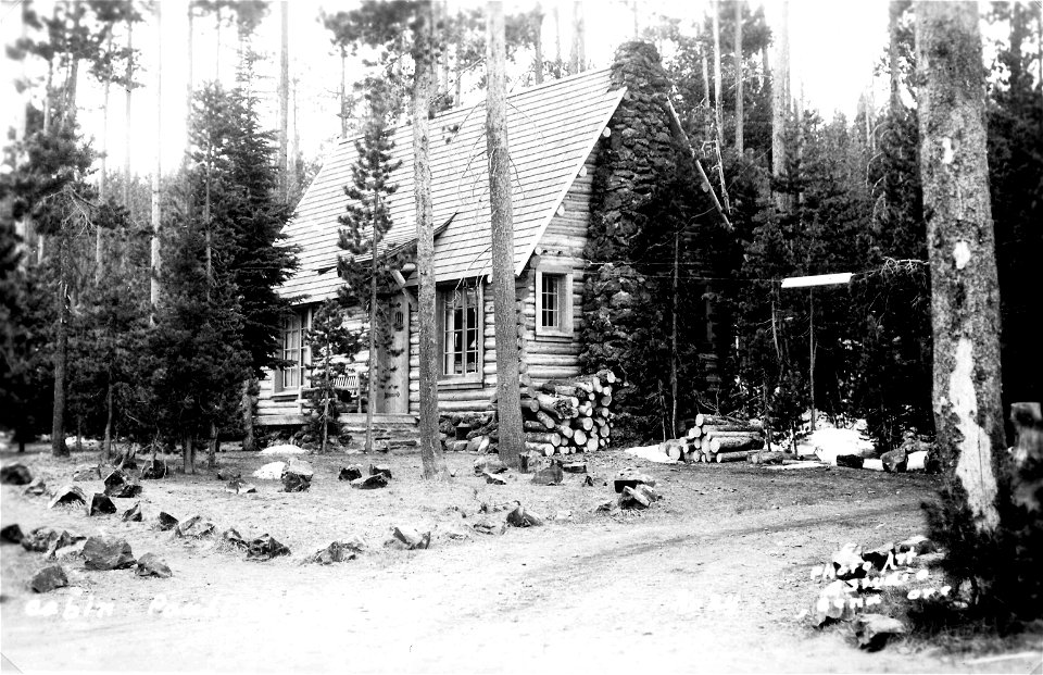 No 24 Paulina Lake Cabin
