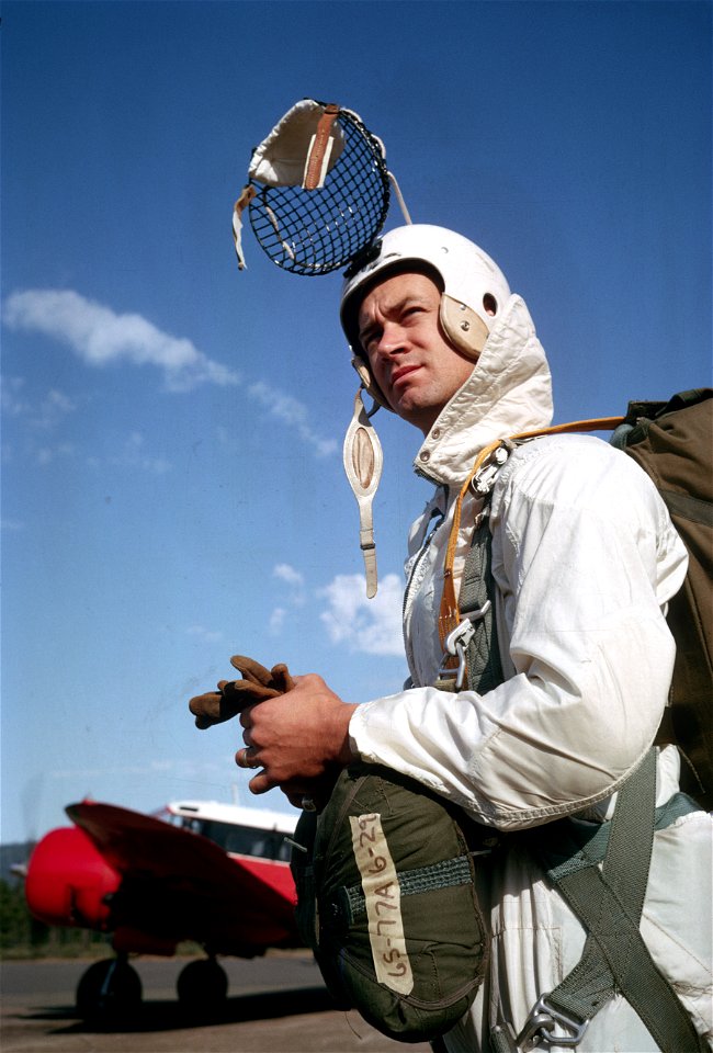 540 Redmond Air Center smokejumper photo