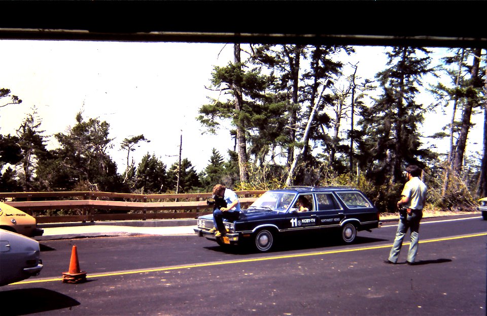 news team stationwagon
