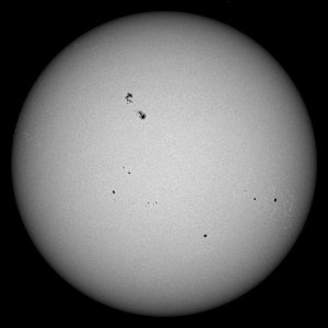 sunspots - 2015-07-07 1425Z - NASA/SDO/HMII -rot324