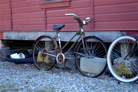 A rusty old bike