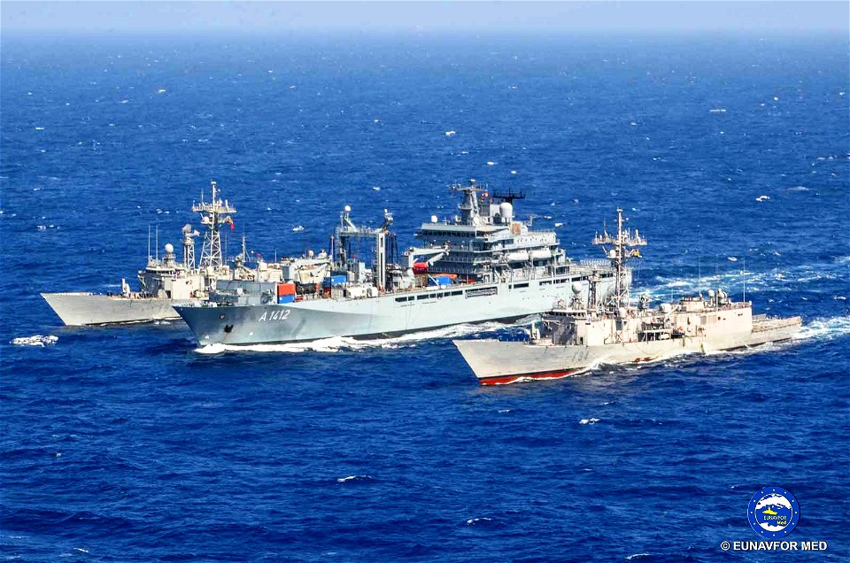 FGS Frankfurt replenishes the Spanish frigates Reina Sofia and Numancia