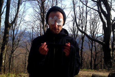 Danijel Šivinjski blindfolded at Dobogókő