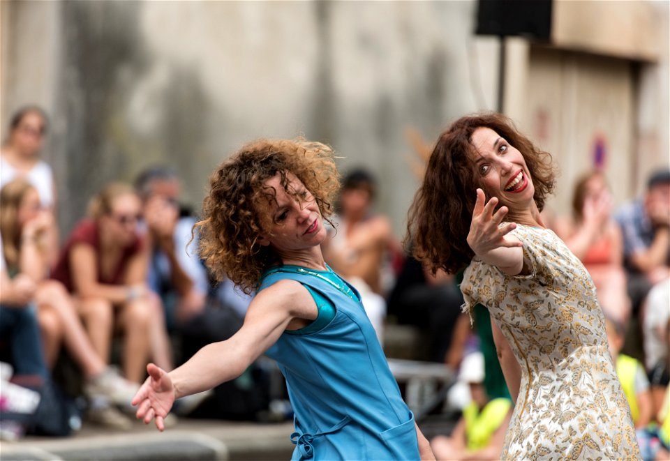 Nageuses sur bitume -