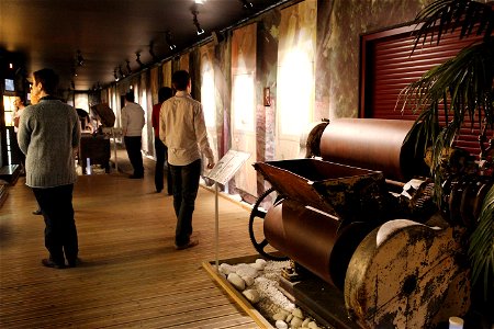 Parcours découverte du Musée du Chocolat au sein de l'Atelier du Chocolat de Bayonne, Pays Basque. Entièrement dédié à l’histoire du cacao et à la transformation du chocolat, le parcours découverte se