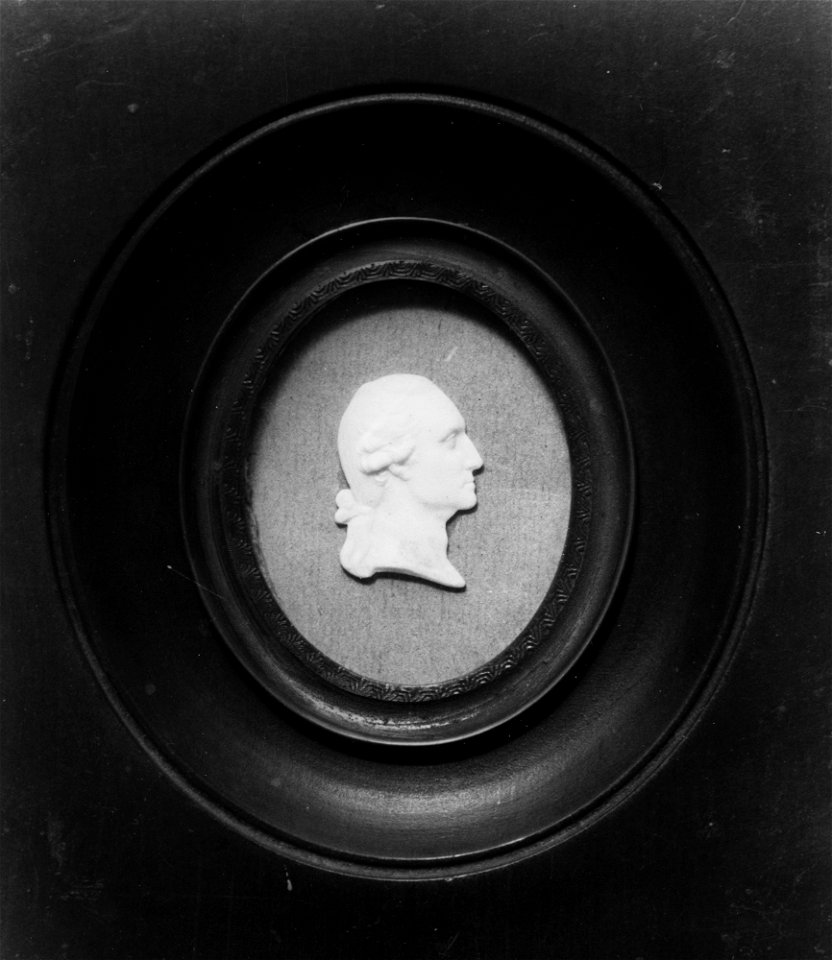 Cameo; Glass photo