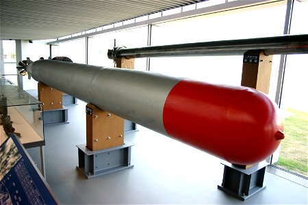 Type 95 torpedo.For submarine torpedo that compressed oxygen gas with an oxidizing agent.