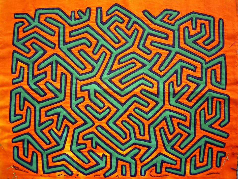 Traditionelle Mola mit geometrischem Muster.