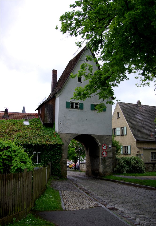 Krapfentor (Neumarkter Tor) aus dem 14. Jahrhundert in Berching