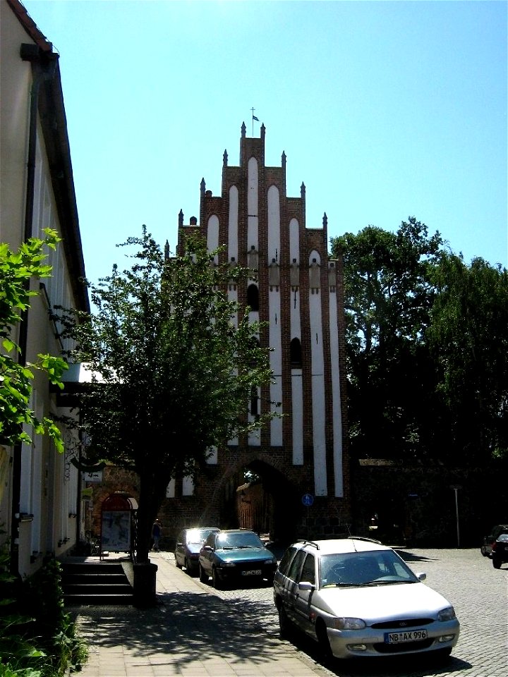 Das Stargarder Tor (Haupttor) in Neubrandenburg (Mecklenburg-Vorpommern, Deutschland).