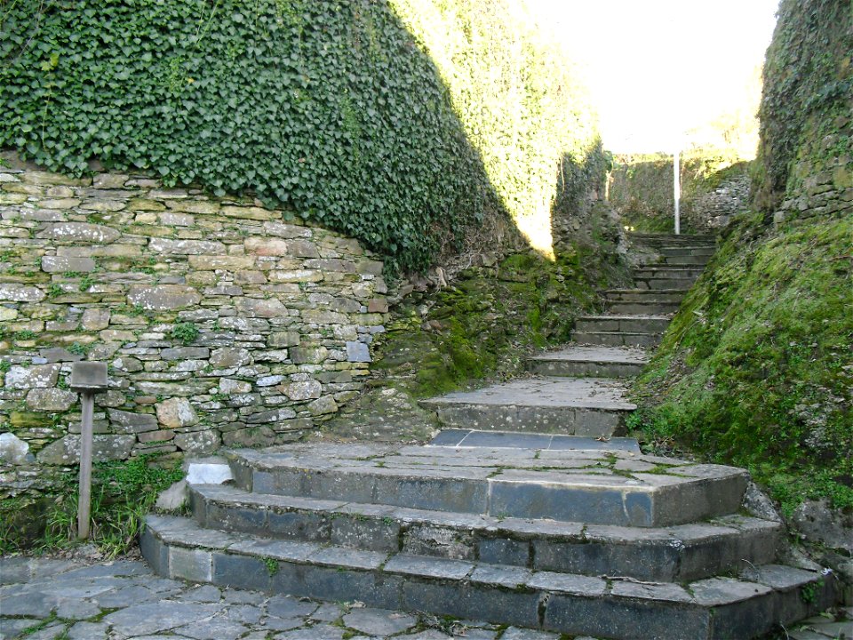 Muralla do antigo castelo de Castro de Rei