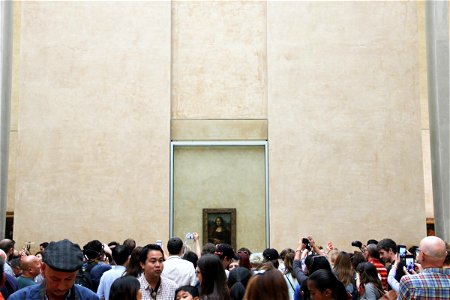 Crowd Taking Pictures Of Mona Lisa Painting
