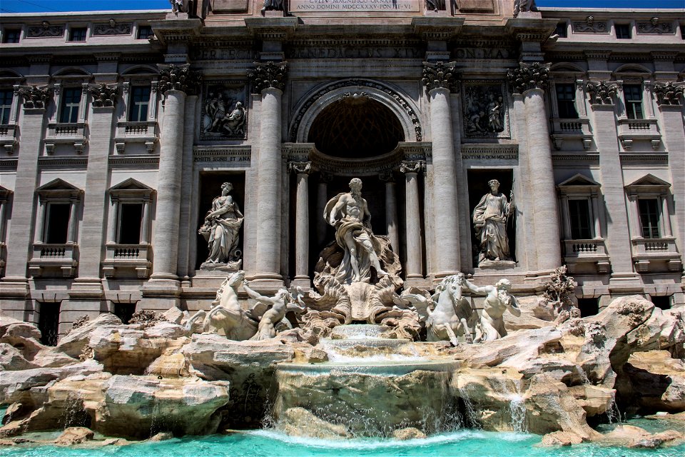 Statues at Trevi Fountain