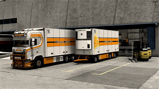 Loading up on juicy oranges in Madrid