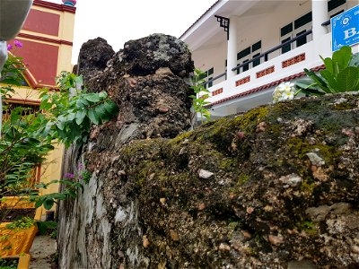 Bức tường cổ tại chùa Tam Bảo - Hà Tiên