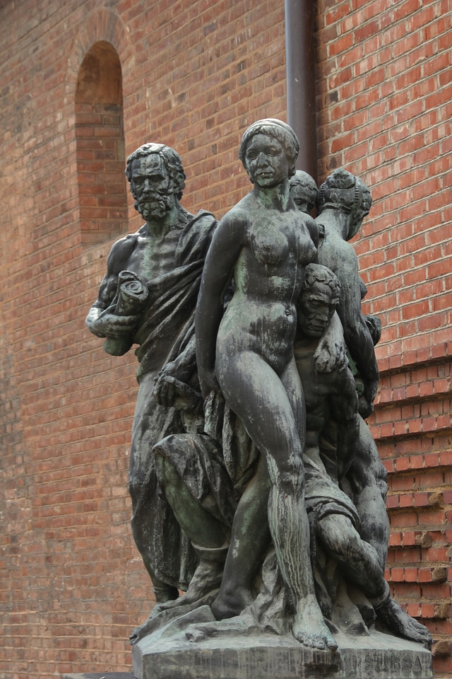 Statue