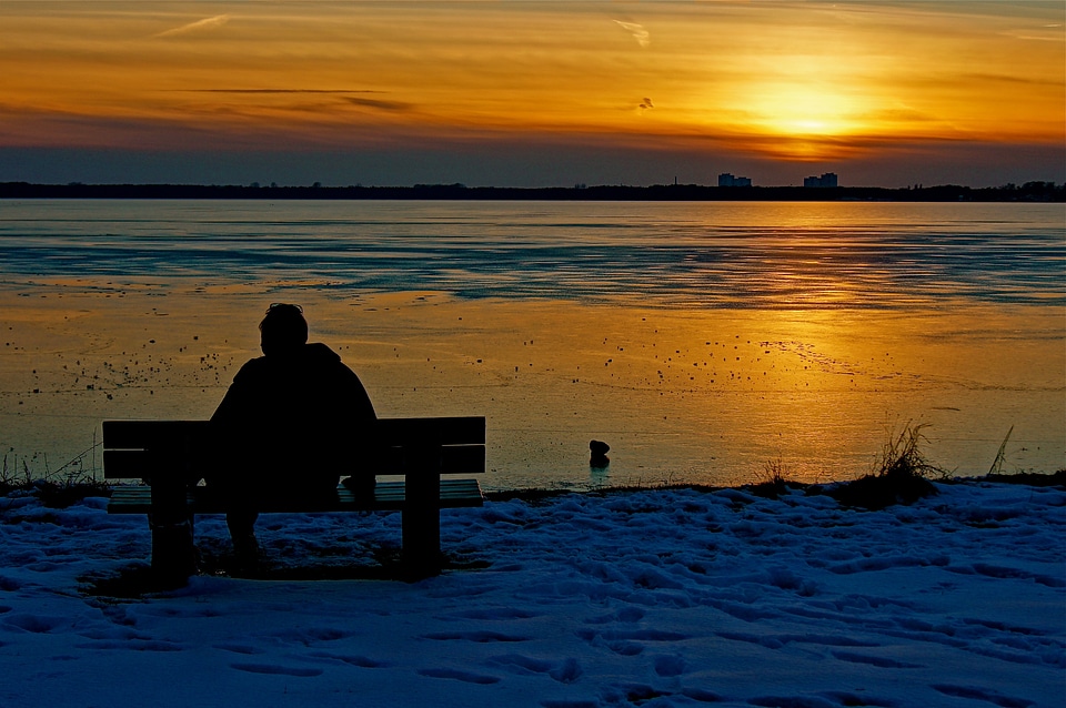 Human alone romance