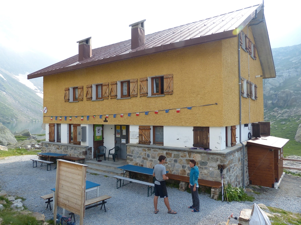 Cai alpine club stay