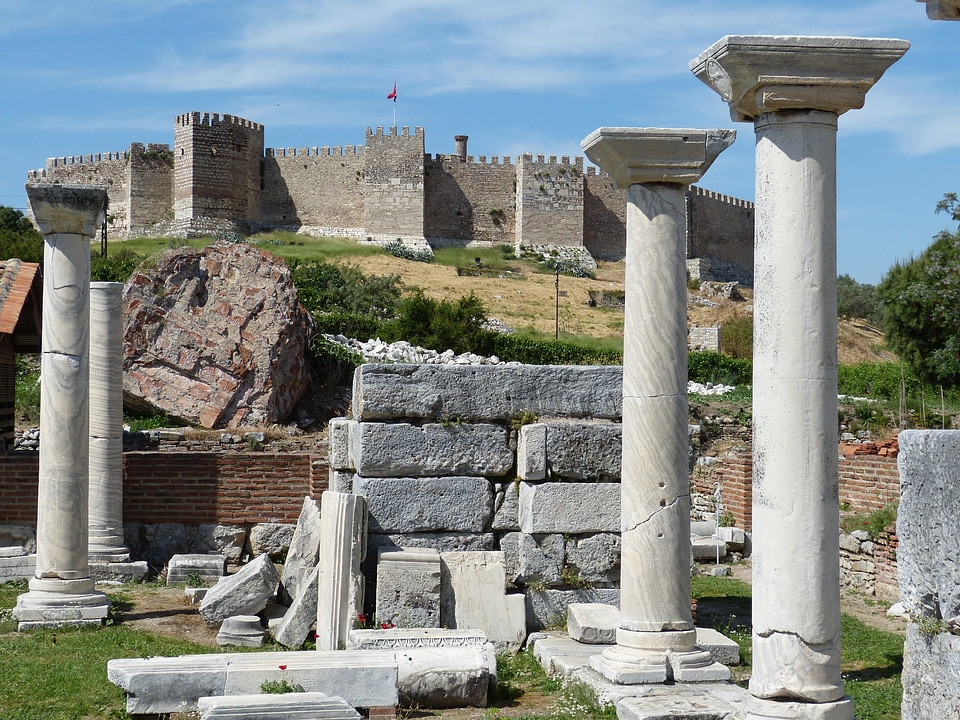 Pillar temple ruin