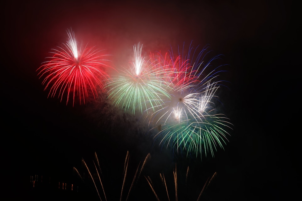 White bombshell fireworks