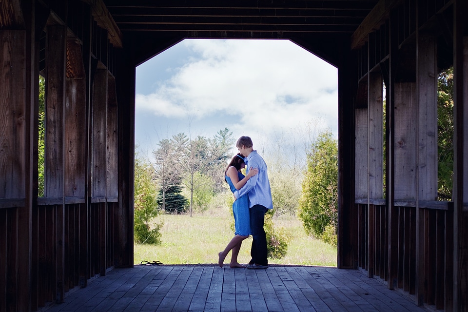 Covered bridge girlfriend boyfriend