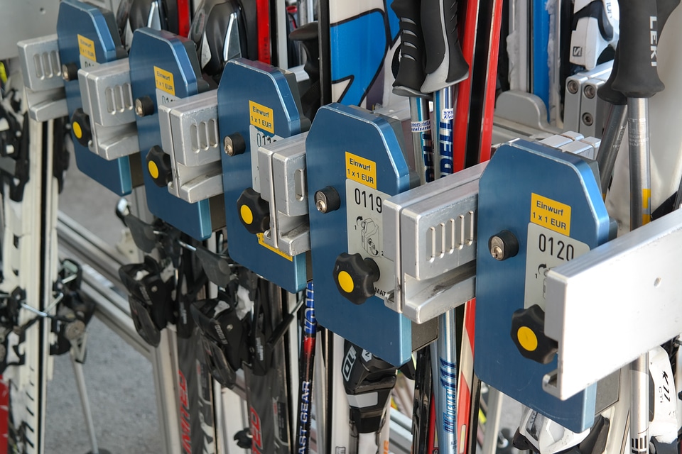Ski shut off anti-theft device