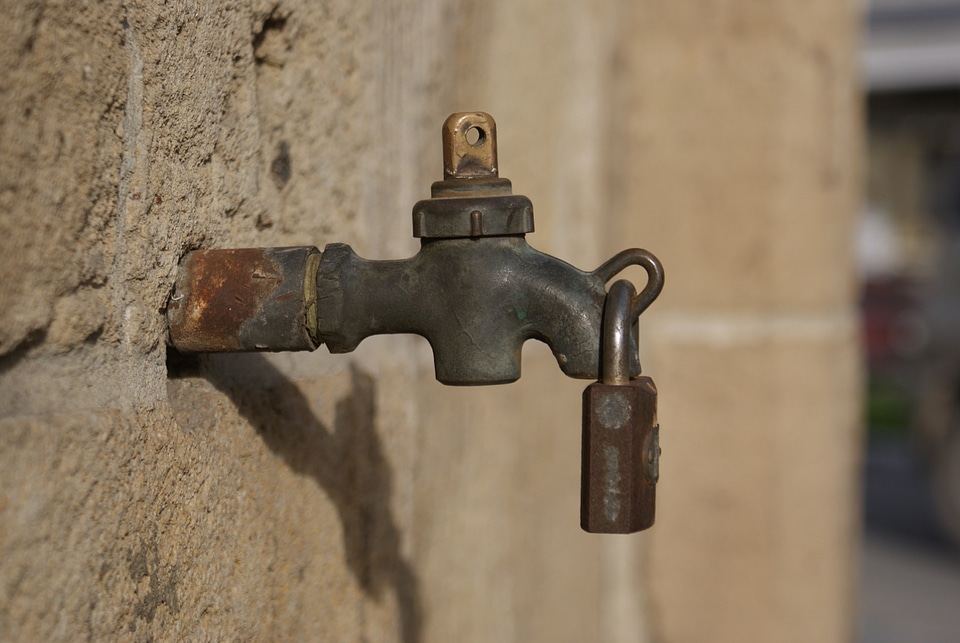 Tap drought fountain