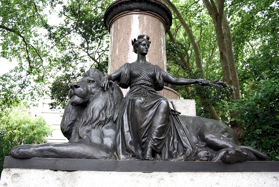 London britannia lion