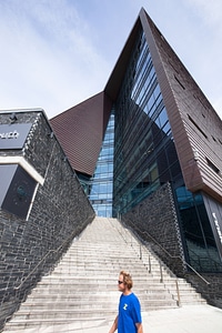 Building facade glass