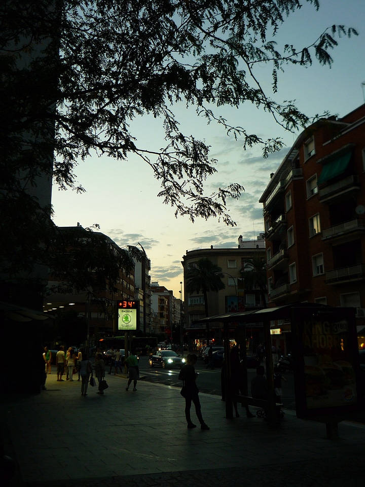 Afternoon night shops