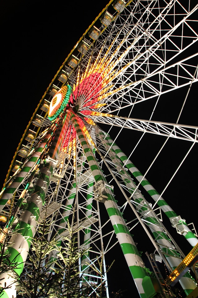 Rides folk festival night